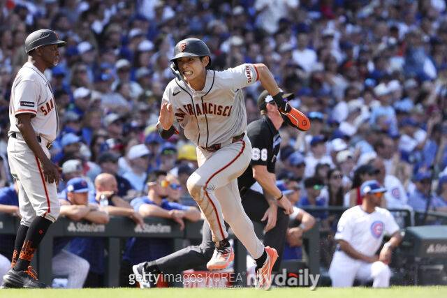 MLB 샌프란시스코에서 뛰고 있는 이정후가 7일(한국시각) 열린 시카고 컵수와 원정 경기 도중 홈을 향해 뛰고 있다./게티이미지코리아