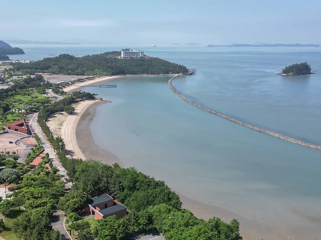 오시아노해수욕장과 해남126호텔 전경 [김명상 기자]