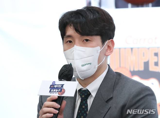 [서울=뉴시스] 조수정 기자 = 농구 선수 두경민. 2022.10.11. chocrystal@newsis.com
