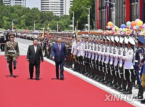 8일(현지시간) 평양 김일성광장에서 열린 시진핑 중국 국가주석 환영행사 [신화=연합뉴스. 재판매 및 DB 금지]