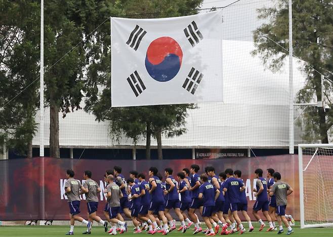 출처:연합뉴스 / 몸 푸는 한국 대표팀