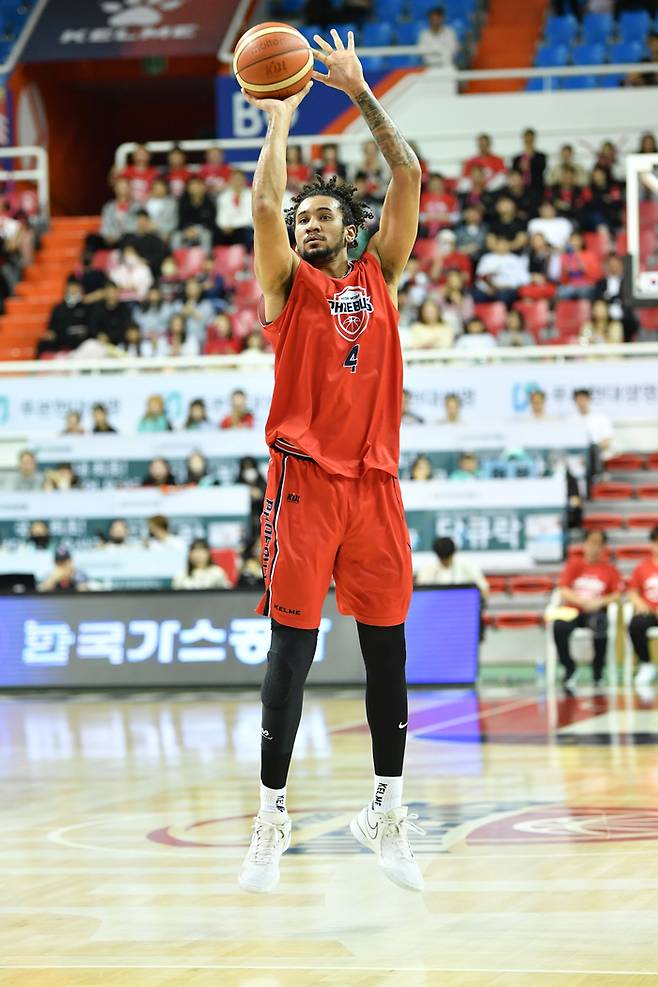 2023~2024시즌 현대모비스에서 뛸 당시 케베 알루마. 사진 | KBL