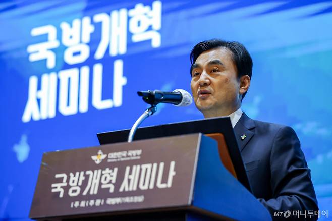 [서울=뉴시스] 고승민 기자 = 안규백 국방부장관이 9일 서울 용산구 전쟁기념관에서 열린 국방개혁 세미나에서 개회사를 하고 있다. (사진=국방부 제공) 2026.06.09.  *재판매 및 DB 금지 /사진=