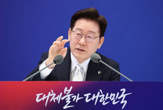 이재명 대통령이 지난 8일 청와대 영빈관에서 열린 취임 1주년 기자회견에서 발언하는 모습. [연합]