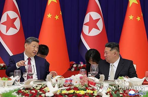 김정은, 시진핑 환영 연회 마련 [조선중앙통신=연합뉴스 자료사진 제공]