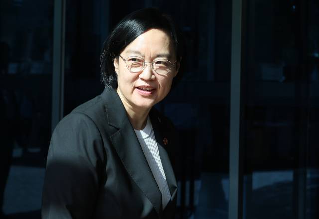 ▲한성숙 국무총리 후보자가 9일 서울 종로구 통의동 금융감독연수원에 마련된 인사청문회 준비 사무실로 출근하고 있다. ⓒ연합뉴스