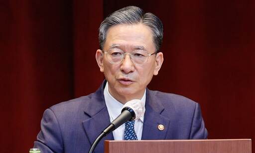정성호 법무부 장관이 지난달 7일 정부과천청사 법무부에서 열린 ‘2026 신임검사 임관식’에서 격려사를 하고 있다. 과천=뉴스1