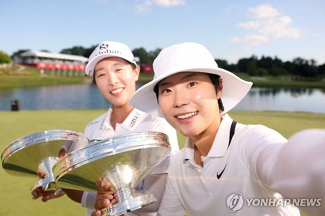 지난해 다우 챔피언십에서 우승한 임진희와 이소미  [Getty Images via AFP=연합뉴스]