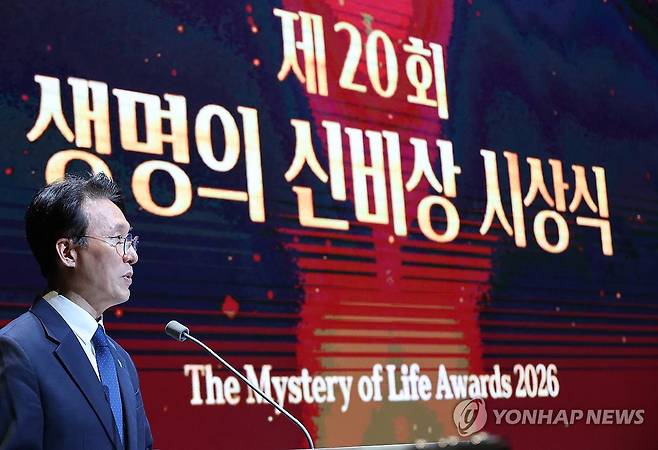 생명의 신비상 시상식 축사하는 김민석 국무총리 (서울=연합뉴스) 안정원 기자 = 김민석 국무총리가 9일 오후 서울 서초구 가톨릭대학교 성의교정 옴니버스파크 컨벤션에서 열린 제20회 생명의 신비상 시상식에서 축사하고 있다. 2026.6.9 jeong@yna.co.kr
