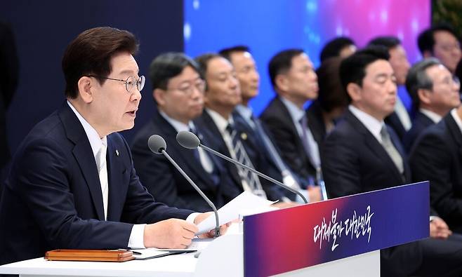 ▲ 이재명 대통령이 8일 청와대 영빈관에서 열린 취임 1주년 기자회견에서 발언하고 있다. /연합뉴스