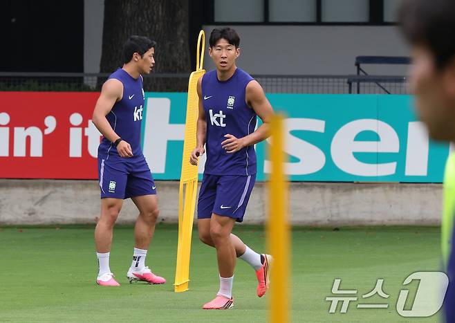2026 북중미 월드컵에 출전하는 대한민국 축구 국가대표팀 손흥민과 황의찬이 8일(현지시간) 멕시코 과달라하라 인근 사포판에 위치한 치바스 바예 베르데에서 훈련을 하고 있다. 2026.6.9 ⓒ 뉴스1 임세영 기자