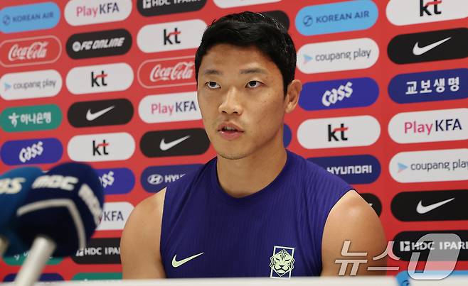 2026 북중미 월드컵에 출전하는 대한민국 축구 국가대표팀 황희찬이 8일(현지시간) 멕시코 과달라하라 인근 사포판에 위치한 치바스 바예 베르데에서 인터뷰를 하고 있다. 2026.6.9 ⓒ 뉴스1 임세영 기자
