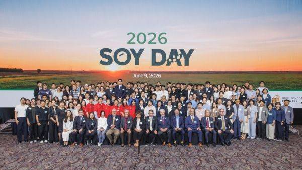 ‘2026 소이데이’ 행사에 참석한 소이오일 마스터, 소이푸드 마스터, 소이빈 밀 마스터들과 미국대두협회, 미국대두위원회 관계자들이 기념 촬영을 하고 있다 [사진= 미국대두협회]