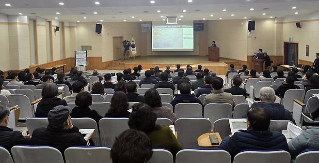 제주특별자치도가 2026년 1월 30일 개최한 516로 도로명 관련 도민공감 토론회. 제주도는 올해 1~2월 권역별 토론회, 3월 주민설명회, 4월 도민 설문, 5월 주소사용자 추가 설문을 거쳐 도로명 변경 여부에 대한 의견을 수렴했다. /사진=제주특별자치도 제공