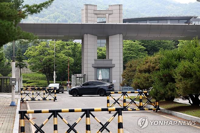 방첩사 49년 만에 해체…방첩·수사·보안 기능 분산 이관 (과천=연합뉴스) 윤동진 기자 = 정부가 10일 '12·3 비상계엄' 때 핵심적인 역할을 한 국군방첩사령부(방첩사)를 해체하고 주요 기능을 서로 다른 기관으로 분산하기로 했다. 사진은 이날 경기도 과천 소재 국군방첩사령부. 2026.6.10 mon@yna.co.kr