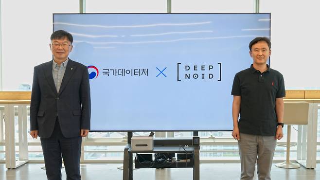 (왼쪽부터) 안형준 국가데이터처장과 최우식 딥노이드 대표 (사진=딥노이드)
