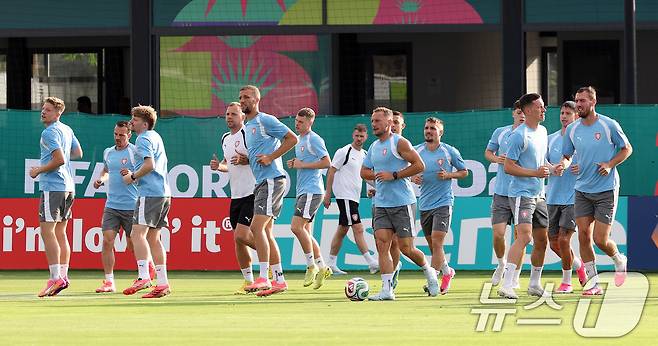 체코 축구 국가대표팀 선수들이 2026 북중미 월드컵 한국과의 조별리그 1차전을 하루 앞둔 10일(현지시간) 멕시코 과달라하라 인근 스포츠 아레나에서 훈련을 하고 있다. 2026.6.11 ⓒ 뉴스1 박지혜 기자