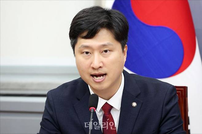 우재준 국민의힘 청년 최고위원이 27일 오전 서울 여의도 국회에서 열린 국민의힘 최고위원회의에서 발언을 하고 있다. ⓒ데일리안 홍금표 기자