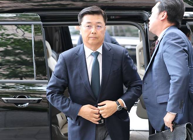 홍장원 전 국가정보원 1차장이 11일 '계엄 정당화 메시지 전달' 의혹과 관련해 피의자 신분으로 조사를 받기 위해 경기 과천시 2차 종합 특별검사팀으로 출석하고 있다. ⓒ연합뉴스
