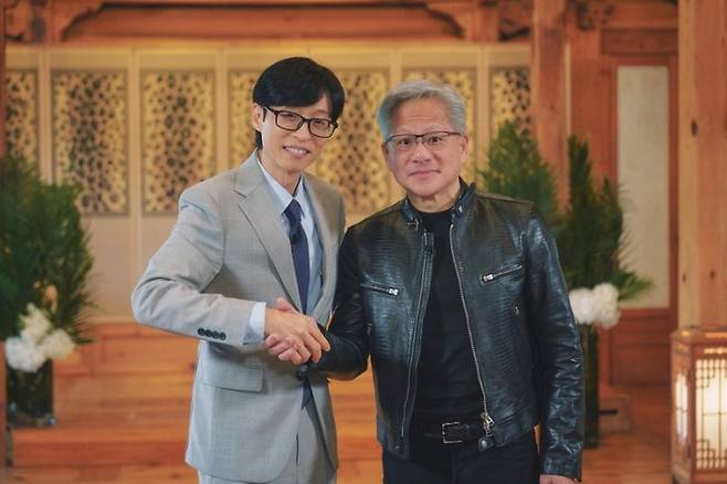 방송인 유재석(왼쪽), 젠슨 황 엔비디아 CEO. /사진=tvN 제공, 뉴시스