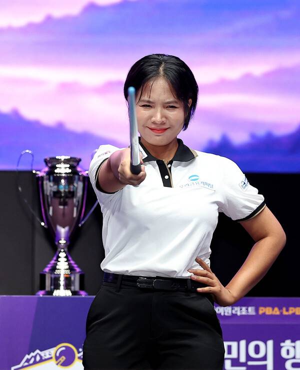 스롱 피아비가 10일 밤 열린 하이원리조트 챔피언십 여자부에서 우승한 뒤 기뻐하고 있다. PBA 제공