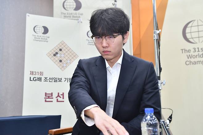 ‘바둑 황제’ 신진서 9단은 8강에서 중국 랭킹 1위 딩하오 9단과 격돌한다. 한국기원 제공