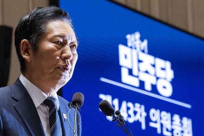 더불어민주당 정청래 대표가 11일 국회에서 열린 의원총회에서 발언하고 있다. 연합뉴스