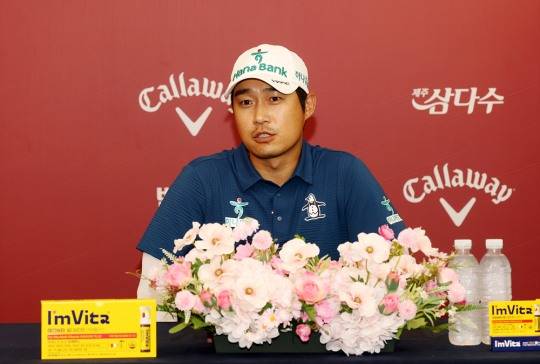 경기 후 박은신의 기자회견 모습. /KPGA