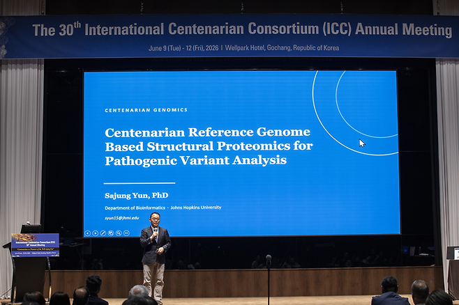 지난 10일 전북 고창 웰파크시티에서 열린 제30회 국제백세인컨소시엄(ICC) 학술대회에서 윤사중 존스홉킨스대 교수가 발표를 하고 있다. [ICC]