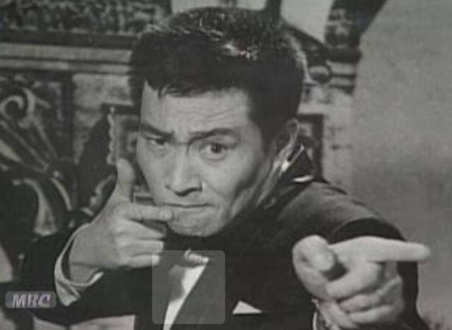 방송인 고(故) 곽규석 씨. 1951년 공군 이등병으로 입대해 공군군악대에서 복무, ‘후라이보이’ 밴드의 사회자이자 베이스 연주자로 활약했다. 11일 공군음악회서 AI(인공지능)로 부활 공동MC를 맡는다. 공군 제공