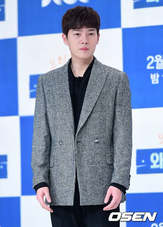 [OSEN=박재만 기자] JTBC 새 드라마 '으라차차 와이키키' 제작발표회가 5일 오후 서울 영등포구 타임스퀘어 아모리스홀에서 열렸다.배우 손승원이 포토타임을 갖고 있다. /pjmpp@osen.co.kr