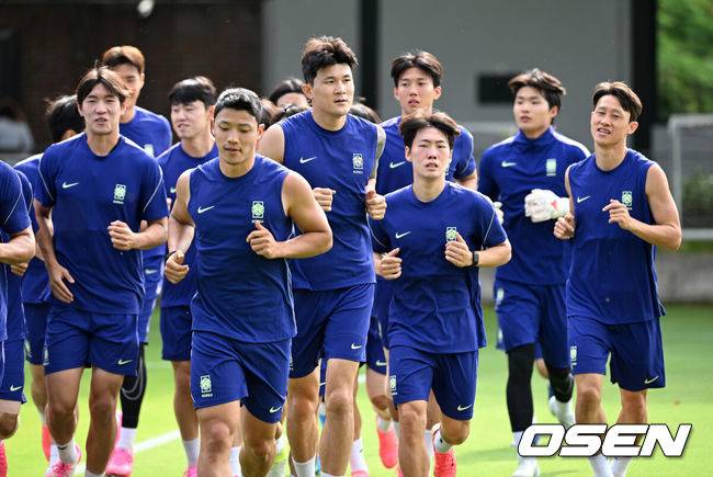 [OSEN=사포판(멕시코), 이대선 기자] 2026 북중미 월드컵에 참가하는 대한민국 축구국가대표팀이 11일(한국시각) 멕시코 과달라하라 인근 사포판의 치바스 베르데 바예에서 훈련을 진행했다.대한민국 월드컵대표팀은 오는 12일 오전 11시(한국시각) 체코와 2026년 북중미 월드컵 조별리그 A조 1차전을 펼친다.선수들이 훈련을 하고 있다. 2026.06.11 /sunday@osen.co.kr