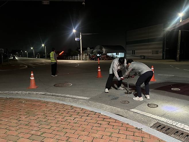경산시 관내 상수도 시설 관리 모습 ⓒ경산시 제공