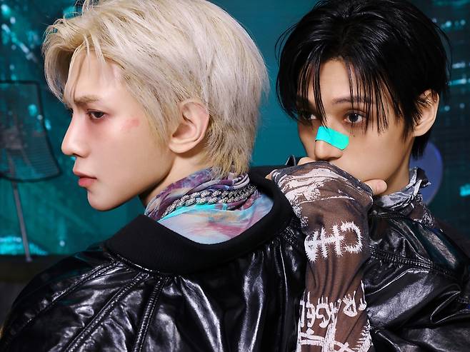 Group Ateez is heightening fans anticipation for their comeback by releasing new concept photos that utilize an entire city as a game stage. The newly released photos capture Ateezs unique, intense, and unrivaled atmosphere, drawing significant attention to the new album.