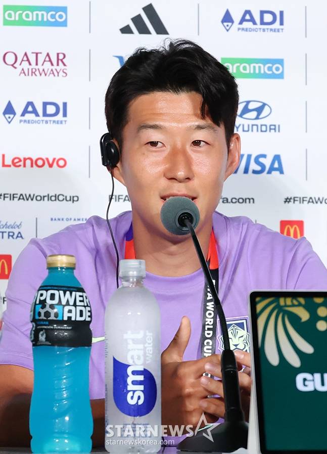한국 대표팀이 2026 북중미월드컵 A조 예선 한국-체코전을 하루 앞둔 10일 멕시코 과달라하라 에스타디오 아크론에서 기자회견을 열었다.  손흥민이 출사표를 밝히고 있다. /사진=김진경 kim.jinkyung@
