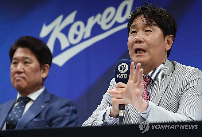 질문 답하는 류지현 감독 (서울=연합뉴스) 이지은 기자 = 류지현 야구대표팀 감독이 11일 서울 중구 프레스센터에서 2026 아이치·나고야 아시안게임 야구 국가대표팀 최종 명단 공개 기자회견에서 취재진 질문에 답하고 있다. 2026.6.11 jieunlee@yna.co.kr