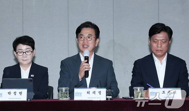 허태정 대전시장 당선인이 12일 대전 중구 옛 충남도청사에 마련된 대전시장 인수위원회 소회의실에서 대전지역 국회의원 간담회에 앞서 발언하고 있다. 2026.6.12 ⓒ 뉴스1 김기태 기자