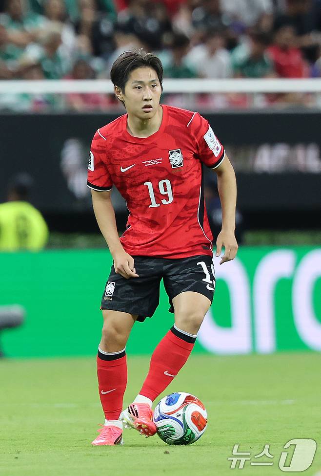 11일(현지시간) 멕시코 할리스코주 사포판 과달라하라 스타디움에서 열린 2026 북중미 월드컵 A조 조별리그 1차전 대한민국과 체코의 경기에서 이강인이 드리블을 하고 있다. 2026.6.12 ⓒ 뉴스1 박지혜 기자