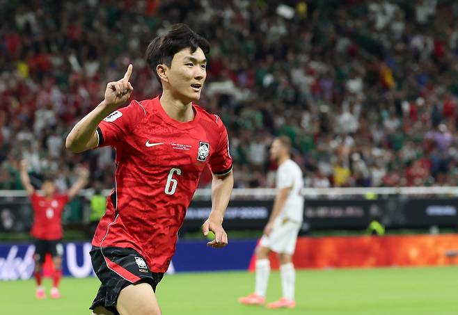 11일 멕시코 사포판 과달라하라 스타디움에서 열린 2026 북중미 월드컵 A조 1차전 한국과 체코의 경기 후반 황인범이 골을 넣은 뒤 세리머니를 하고 있다./ 연합뉴스