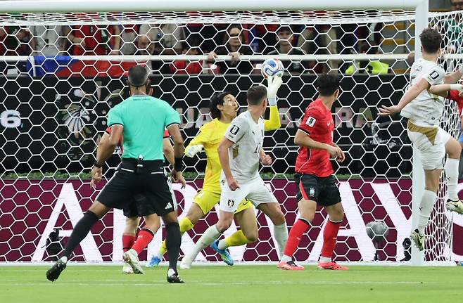 대한민국 축구국가대표팀 김승규가 11일(현지 시각) 멕시코 할리스코주 사포판 과달라하라 스타디움에서 열린 2026 북중미 월드컵 A조 조별리그 1차전 대한민국과 체코의 경기에서 체코 크레이치에게 선제골을 허용하고 있다. /뉴스1