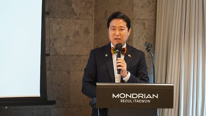 지난 10일 서울 용산구 몬드리안 호텔에서 열린 '동아프리카 건설협력 포럼' 조찬 세미나에서 최고조 주한 가나대사가 '서아프리카와 가나: 기회의 땅을 말하다'를 주제로 특별강연을 하고 있다. 동아프리카 건설협력 포럼 제공