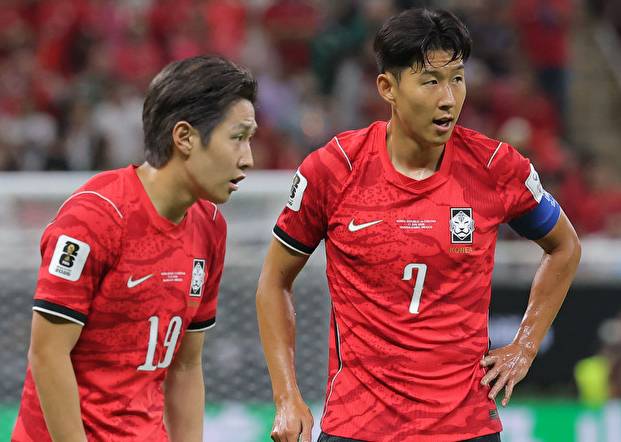 멕시코 사포판 과달라하라 스타디움에서 열린 2026 북중미 월드컵 A조 1차전 한국과 체코의 경기. 프리킥 상황에서 손흥민과 이강인이 골문을 바라보고 있다. 2026.6.12 [사진=연합뉴스]