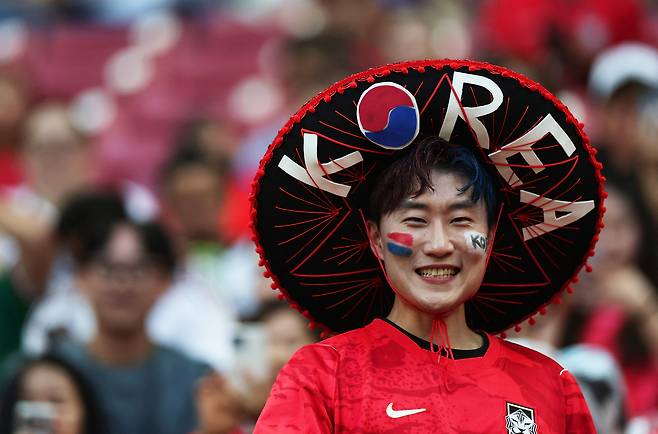 11일(현지시간) 멕시코 과달라하라 스타디움에서 열린 2026 북중미 월드컵 조별리그 A조 대한민국과 체코의 경기에서 한 대한민국 팬이 환한 미소로 응원하고 있다. 로이터연합뉴스