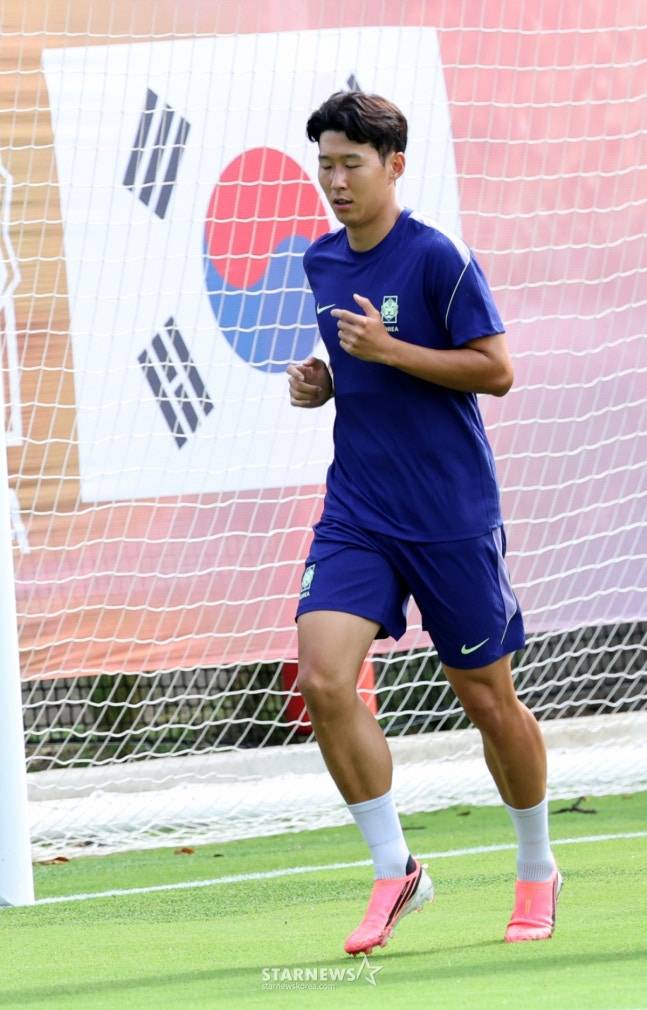 대한민국 축구 국가대표팀이 2026 북중미월드컵을 하루 앞준 10일, 멕시코 과달라하라 치바스 베르데 바예에서 훈련을 진행했다.  손흥민을 비롯한 선수들이 러닝 훈련을 하고 있다. /사진=김진경 대기자.