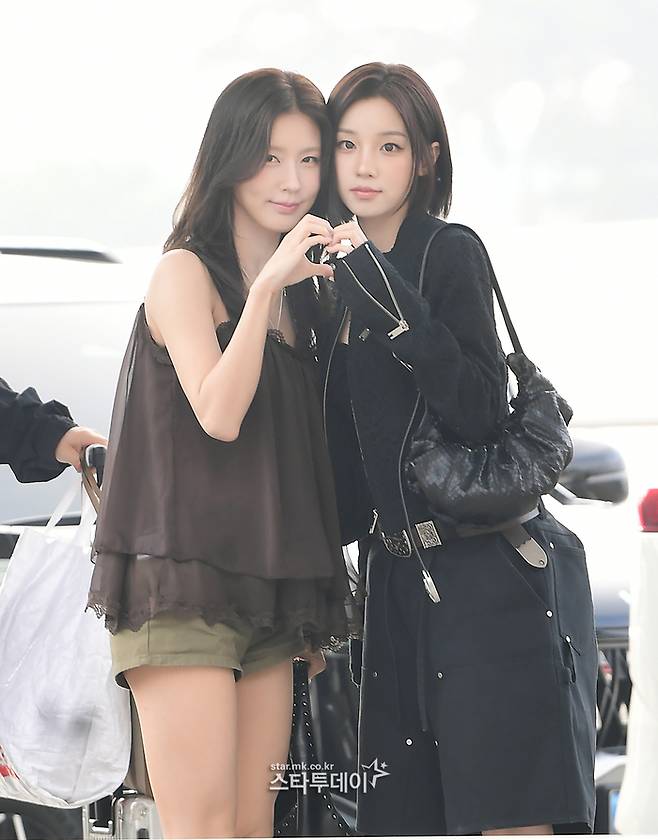그룹 아이들 미연(왼쪽)과 우기. <강영국 기자>