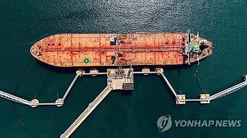 지난 9일 중국 칭다오 항구 도착한 유조선 [AFP=연합뉴스 자료사진]