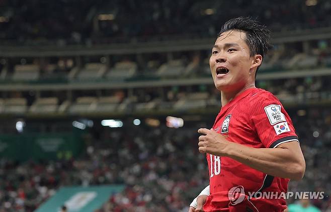 '역전승 주인공' 오현규 (사포판[멕시코 할리스코주]=연합뉴스) 류영석 기자 = 11일(현지시간) 멕시코 사포판 과달라하라 스타디움에서 열린 2026 북중미 월드컵 A조 1차전 한국과 체코의 경기.
    후반 오현규가 역전골을 넣은 뒤 코너로 내달리며 기뻐하고 있다. 2026.6.12 ondol@yna.co.kr