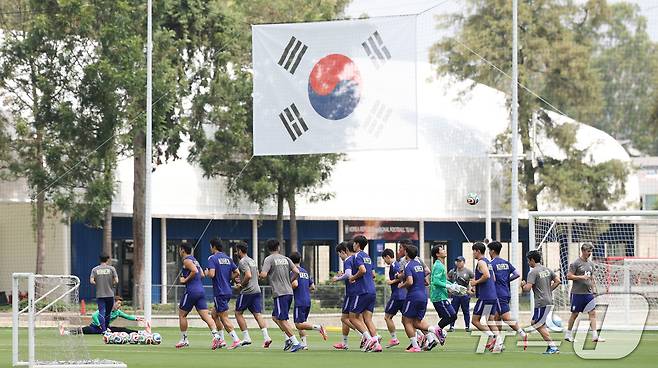 한국 축구 국가대표팀 선수들이 12일(현지시간) 멕시코 과달라하라 인근 사포판에 위치한 베이스캠프 훈련장 치바스 바예 베르데에서 회복 훈련을 하고 있다. ⓒ 뉴스1 박지혜 기자