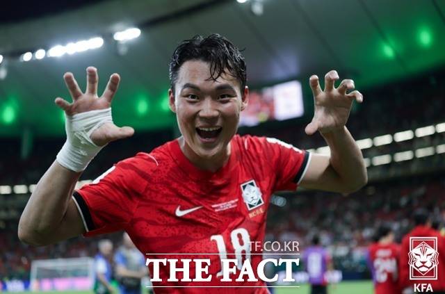 2022 카타르 월드컵의 예비선수 오현규가 4년 뒤인 12일 2026 북중미 월드컵 체코전에서 극적인 역전 결승골을 기록한 뒤 세리머니를 하고 있다./과달라하라=AP.뉴시스