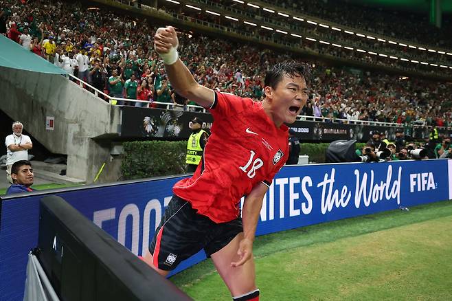 축구대표팀 오현규가 11일(현지시간) 멕시코 과달라하라 스타디움에서 열린 북중미 월드컵 체코전에서 역전골을 넣고 환호하고 있다. 강정현 기자